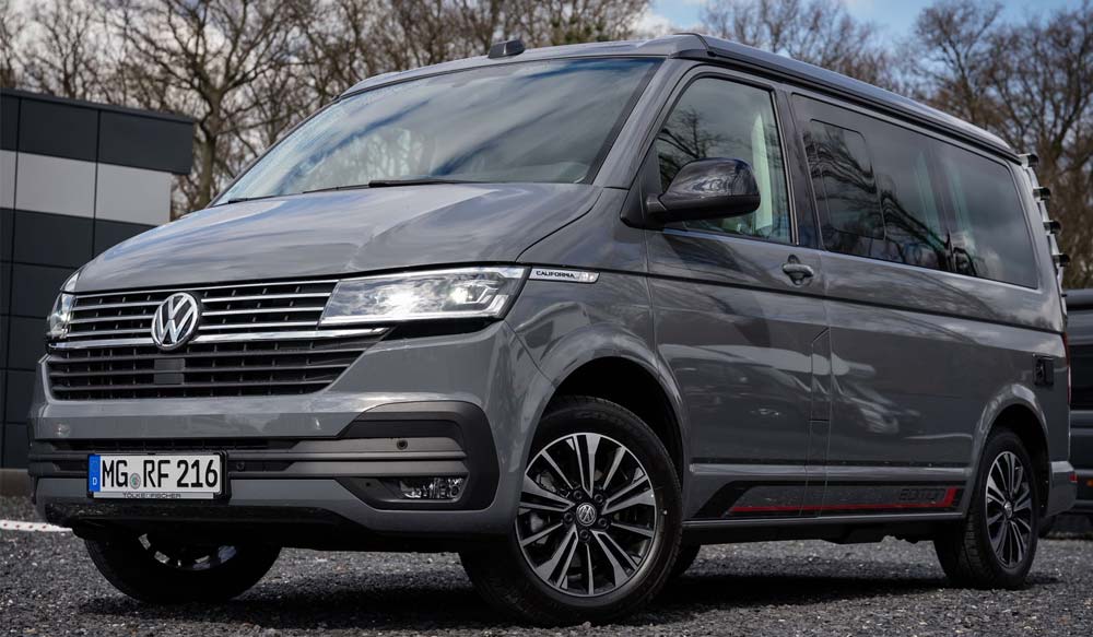 VW T6.1 auf dem Hof