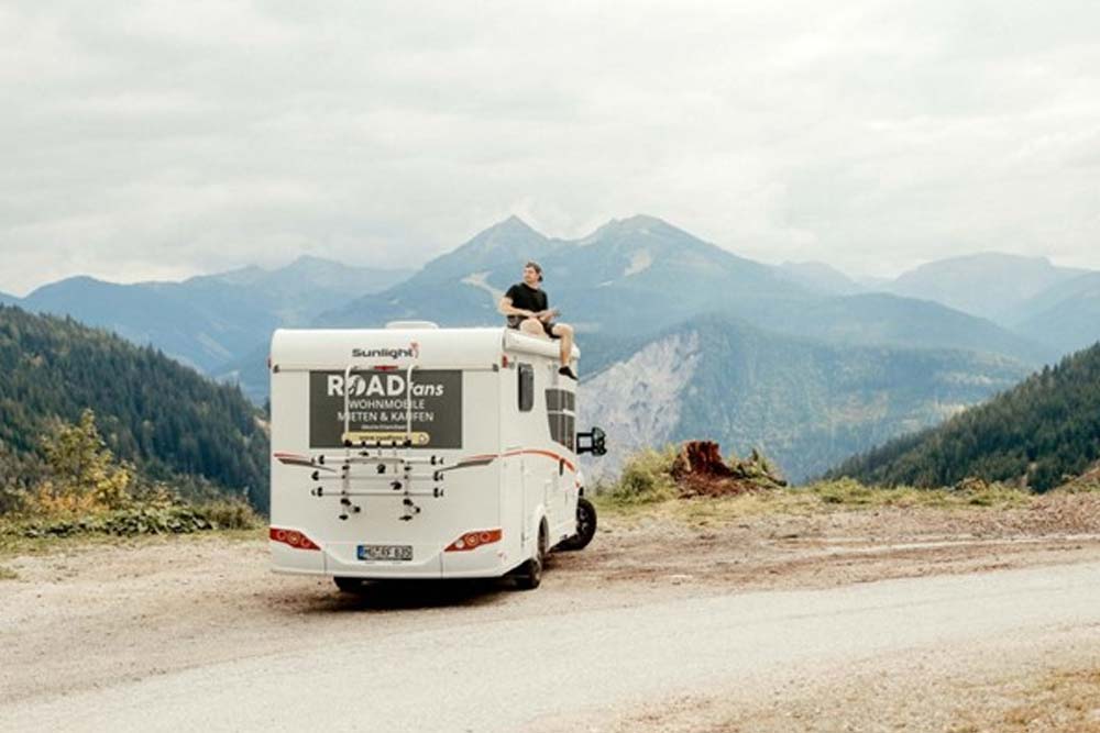 Noch heute die maximale Freiheit genießen und die Welt ganz flexibel nach Ihren Vorstellungen mit dem Wohnmobil oder Wohnwagen kennen lernen.