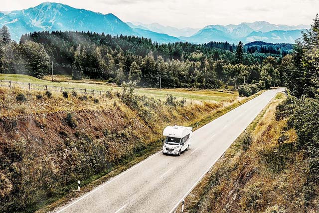 Wohnmobil auf der Straße