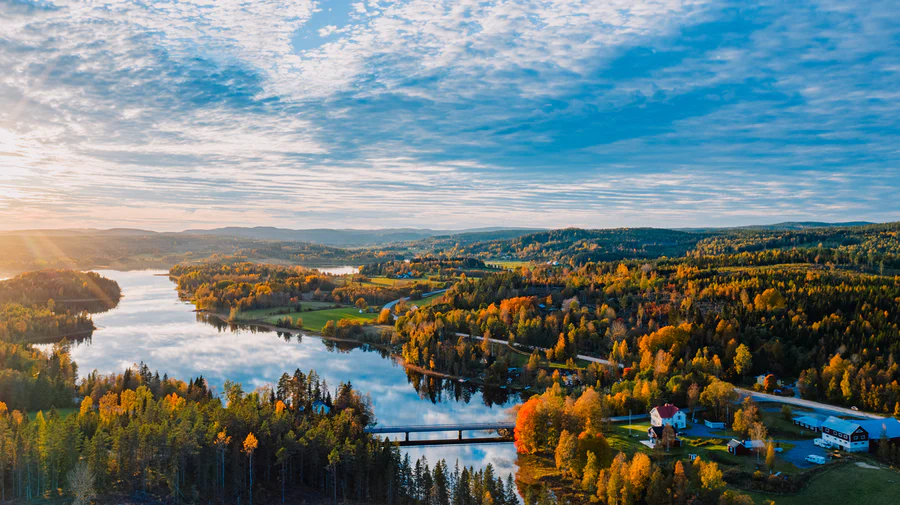 Schwedens Natur hat von grünen Landschaften bis hin zu blauen Seen einiges zu bieten.