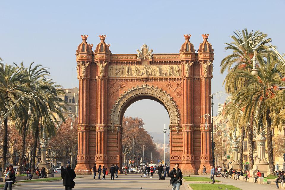 Erkunden Sie noch heute Barcelona und lassen Sie sich von der dortigen Atmosphäre und den Sehenswürdigkeiten verzaubern.