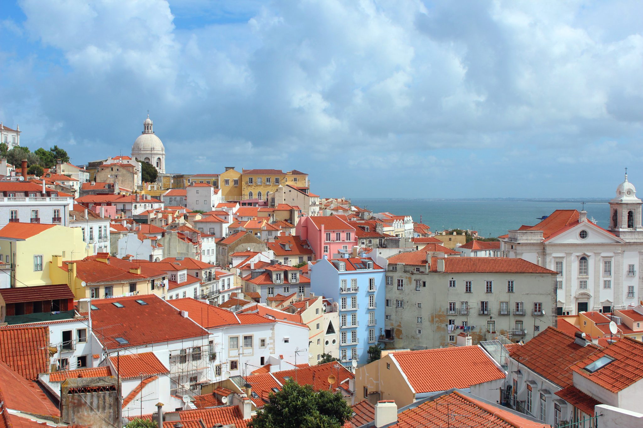 Hausdächer in Portugal von oben