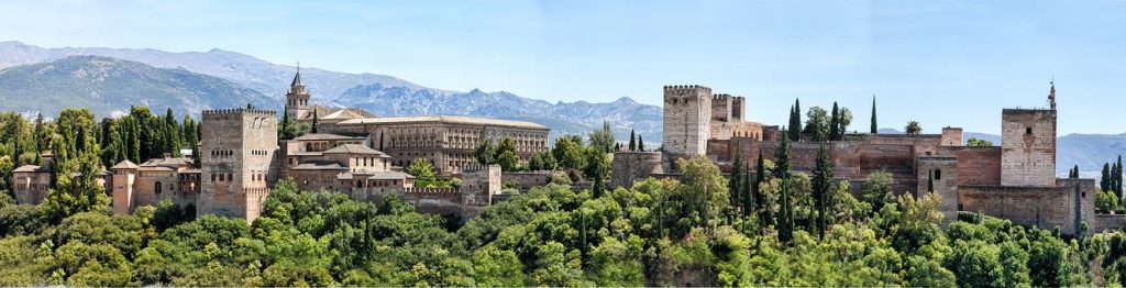 Wintercamping Spanien - Blick auf die Alhambra in Granada, Andalusien
