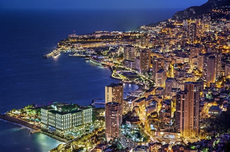 5-Sterne Camping Frankreich - Vogelperspektive auf Monaco, Monte Carlo in Frankreich.