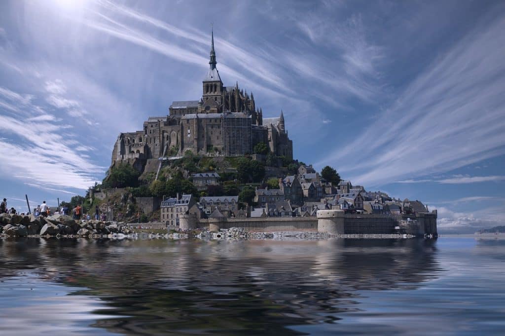 5-Sterne Camping Frankreich - Blick auf das mittelalterliche Abtei Mont Saint Michel.