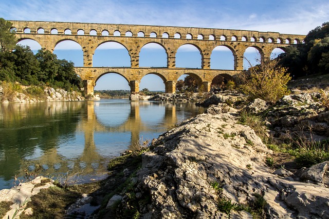 5-Sterne Camping Frankreich - Blick auf die Aquäduktbrücke Pont du Gard.