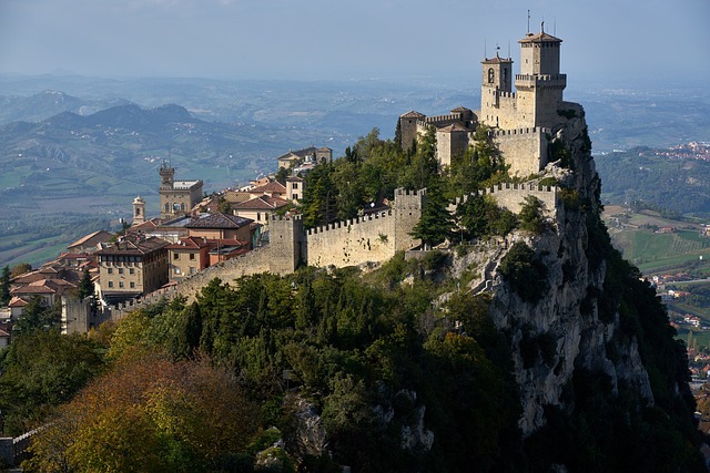 Unbekannte Reiseziele - Blick auf das Monte Titano in San Marino.