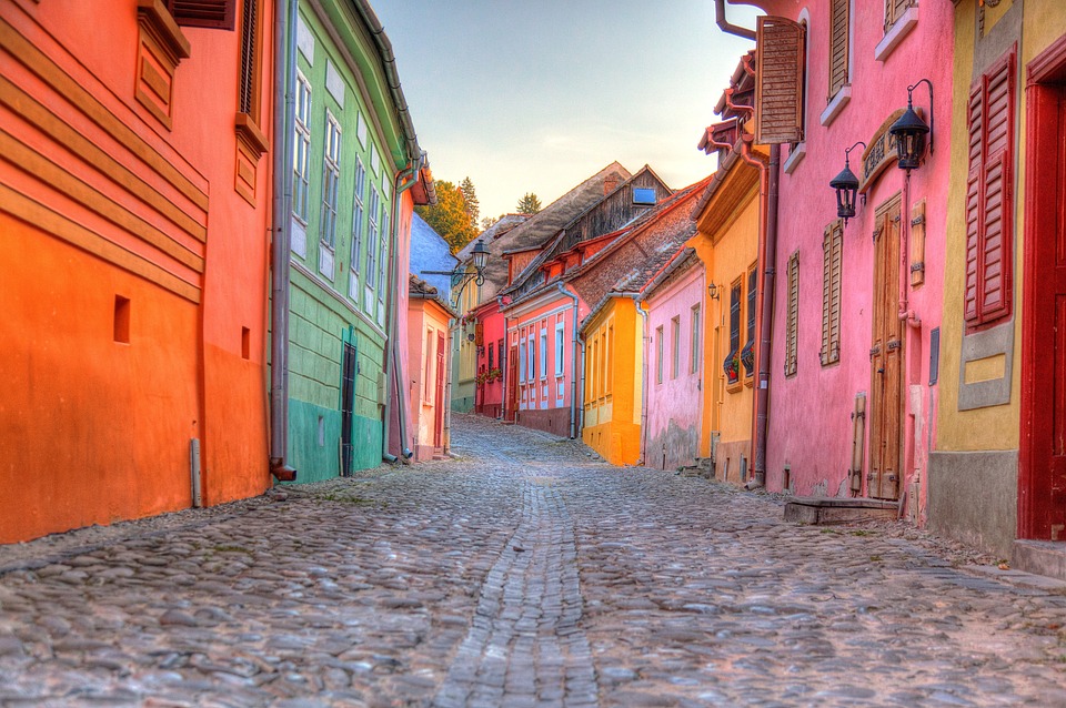 Unbekannte Reiseziele - Blick auf die farbenfrohen Häuser in Sighişoara. 