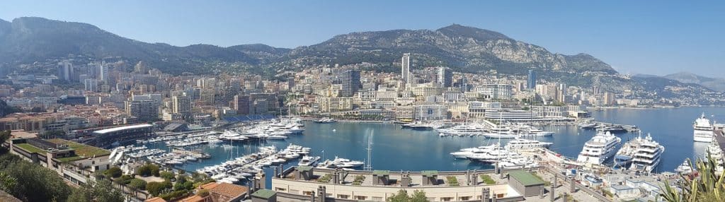 5-Sterne Camping Frankreich - Blick auf einen Yachthafen an der Côte d'Azur.