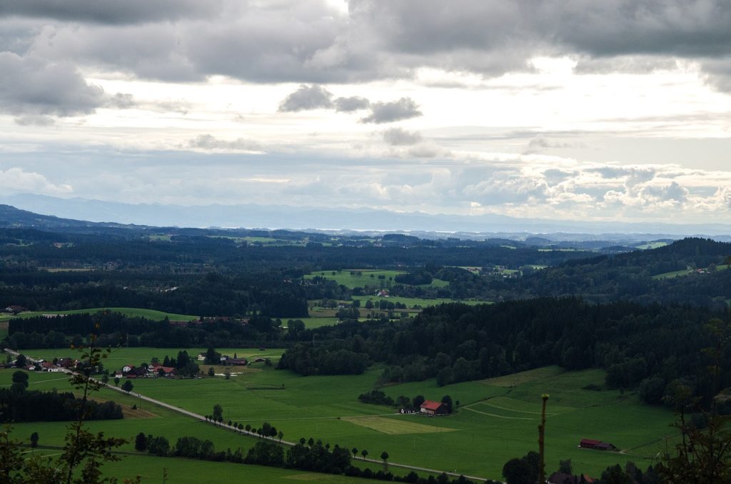 Glamping Allgäu - Blick über die Landschaft im Allgäu.