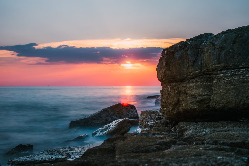 Glamping Kroatien - Sonnenuntergang an der Steilküste