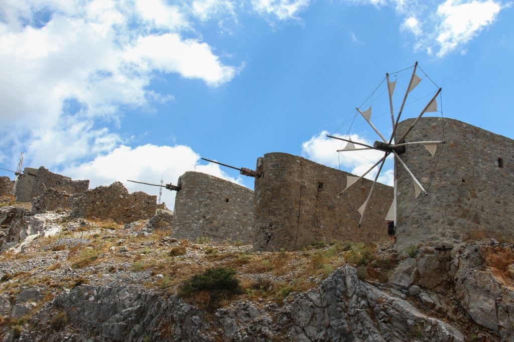 Wildcamping Griechenland - Blick auf die Windmühlen in der Hochebene von Lassithi.