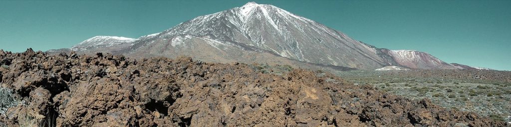 Campingplätze Teneriffa - Blick auf den Vulkan "Teide" und die umherliegende Landschaft.